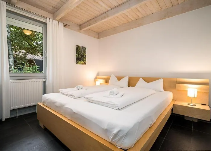 Ferienhaus-unter-den-eichen-e6 Hébergement de vacances Röbel